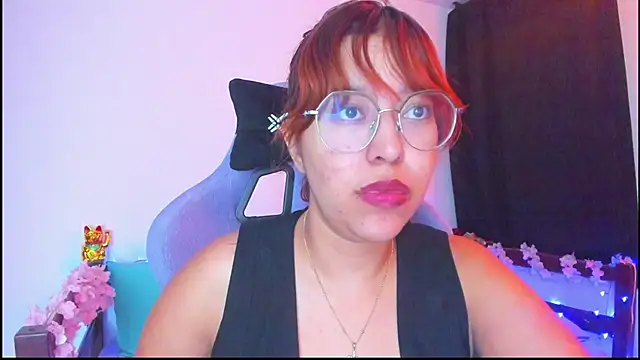 Snapshot of _Moon_Johnson chatting on November 4, 2025, 1:20 am Moon Johnson online show from November 4, 2025, 1:20 am