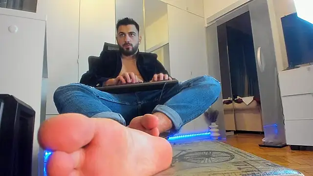 Snapshot of welcometo_hell chatting on October 28, 2025, 10:09 pm welcometo hell online show from October 28, 2025, 10:09 pm