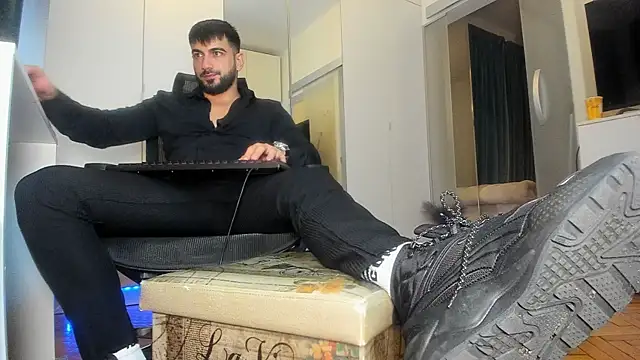 Snapshot of welcometo_hell chatting on October 5, 2025, 11:01 am welcometo hell online show from October 5, 2025, 11:01 am