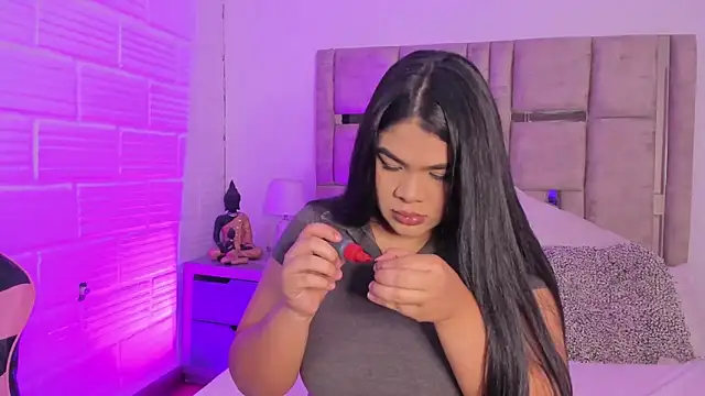 EmmaBecket2 online show from November 19, 2025, 4:01 am