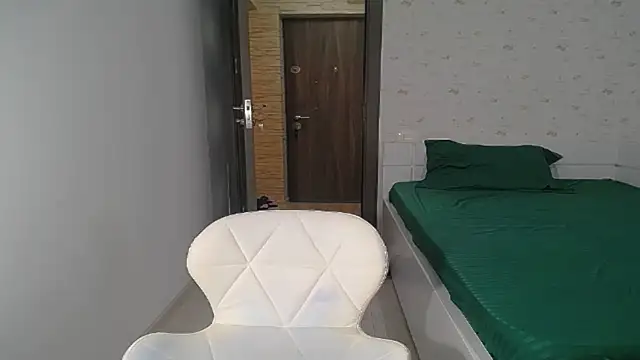 Julianna68 online show from September 19, 2025, 4:33 pm