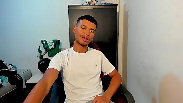 Snapshot of Camilo_Marin chatting on June 22, 2026, 5:48 am Camilo Marin online show from June 22, 2026, 5:48 am