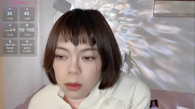 Linda-LL online show from November 3, 2025, 2:39 am