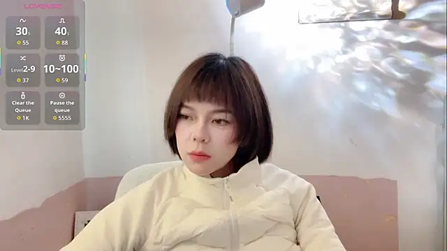 Linda-LL online show from November 13, 2025, 4:05 am