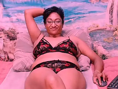 Snapshot of indianspicey chatting on January 14, 2025, 10:44 pm indianspicey online show from January 14, 2025, 10:44 pm