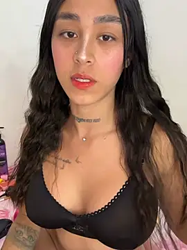 paisitahot1975 online show from March 6, 2026, 11:11 pm