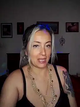 DesireSatler online show from November 9, 2025, 9:30 pm