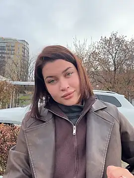 KikiWatson online show from November 13, 2025, 7:12 am