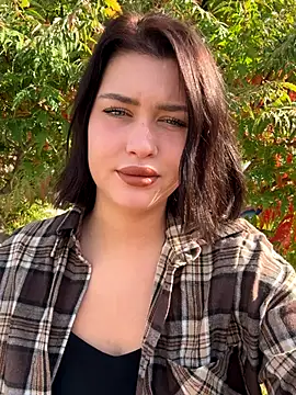 KikiWatson online show from September 18, 2025, 6:05 am