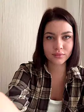 KikiWatson online show from October 6, 2025, 6:47 am