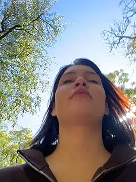 KikiWatson online show from October 5, 2025, 9:33 am