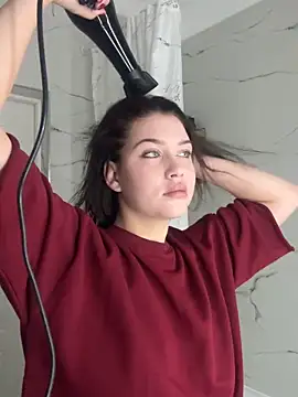 KikiWatson online show from December 21, 2025, 8:05 am