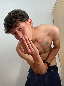 LatinBoysxxx online show from March 19, 2026, 7:47 pm