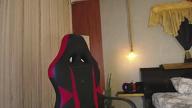 Snapshot of hera_divine chatting on November 5, 2025, 10:13 pm hera divine online show from November 5, 2025, 10:13 pm