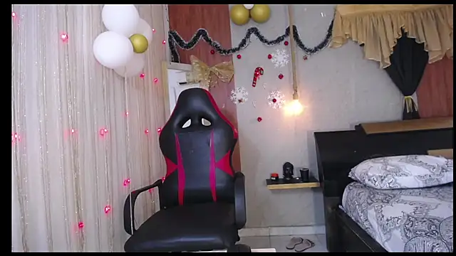 Snapshot of hera_divine chatting on December 15, 2025, 11:10 pm hera divine online show from December 15, 2025, 11:10 pm