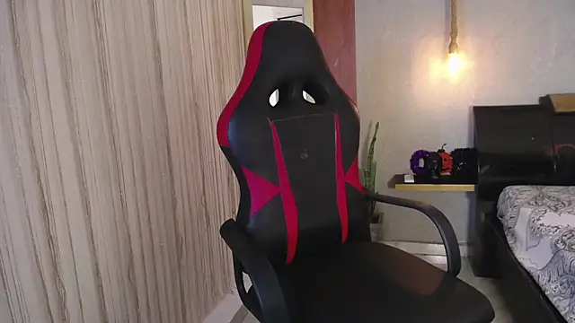 Snapshot of hera_divine chatting on November 6, 2025, 9:30 pm hera divine online show from November 6, 2025, 9:30 pm