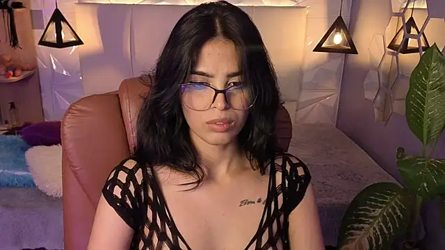 AlessiaVal  online show from January 13, 2026, 2:21 pm