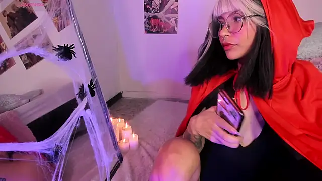 Luna-Chann online show from October 22, 2025, 8:30 pm