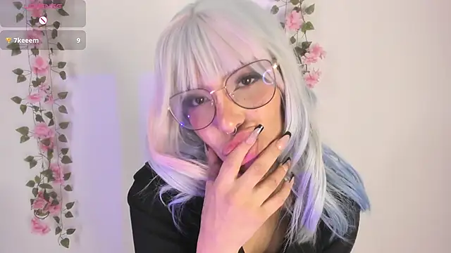 Luna-Chann online show from June 15, 2026, 8:08 pm