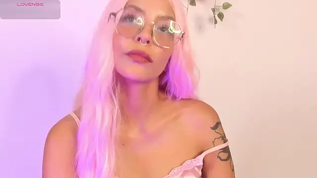 Luna-Chann online show from June 3, 2026, 9:41 pm