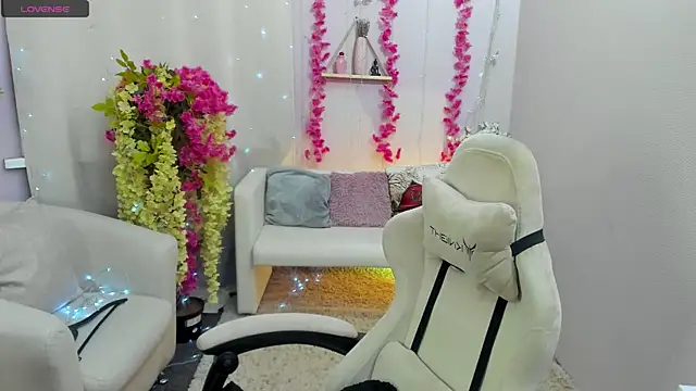 Snapshot of DreamyLuna chatting on September 27, 2025, 8:04 pm DreamyLuna online show from September 27, 2025, 8:04 pm