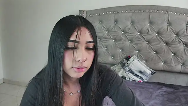 Nesuko kamado  online show from December 22, 2025, 5:02 pm