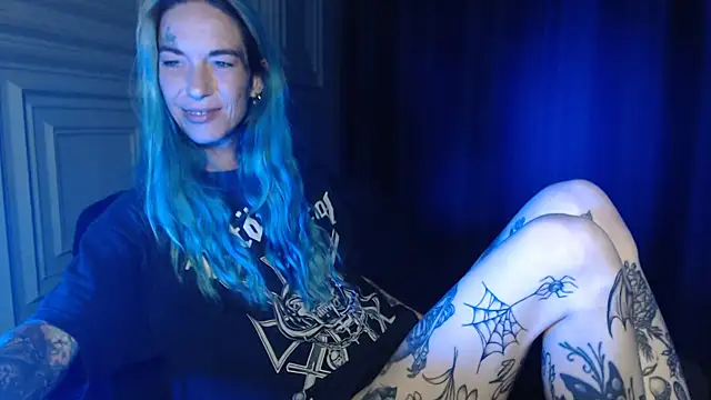 Snapshot of RavenryderUK chatting on June 3, 2026, 9:08 pm RavenryderUK online show from June 3, 2026, 9:08 pm