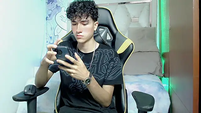 johnny cagee online show from October 26, 2025, 4:02 am