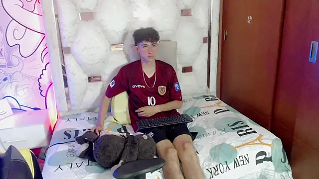 johnny cagee online show from November 16, 2025, 4:17 am