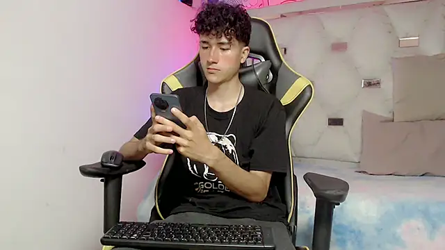 johnny cagee online show from November 13, 2025, 4:05 am