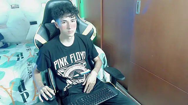 johnny cagee online show from November 18, 2025, 3:32 am