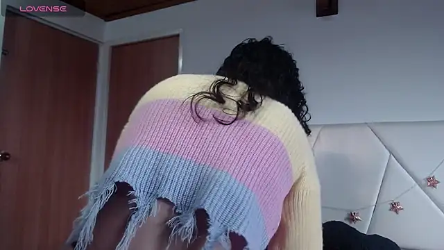 julz 03 online show from December 5, 2025, 11:42 am