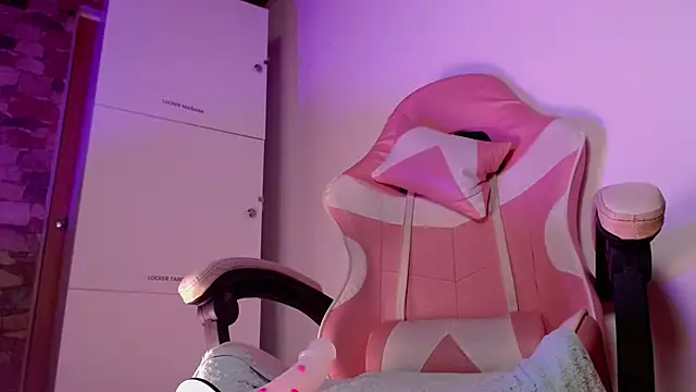 julz 03 online show from March 20, 2026, 8:48 am