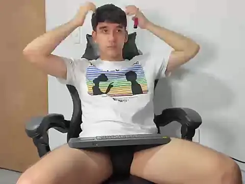 leo030809 online show from November 11, 2025, 4:18 am