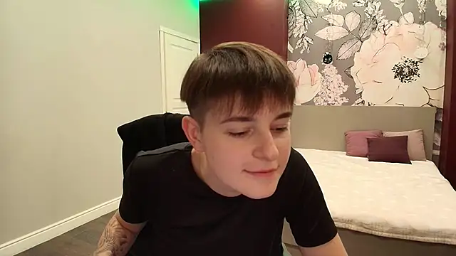 EmiliaYours online show from September 29, 2025, 2:34 pm