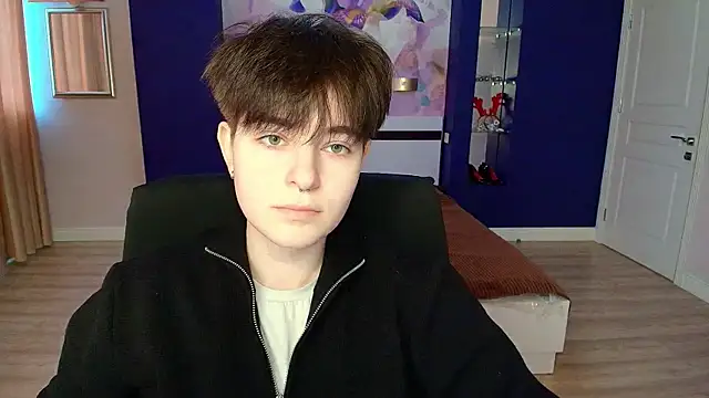 EmiliaYours online show from March 1, 2025, 12:45 pm