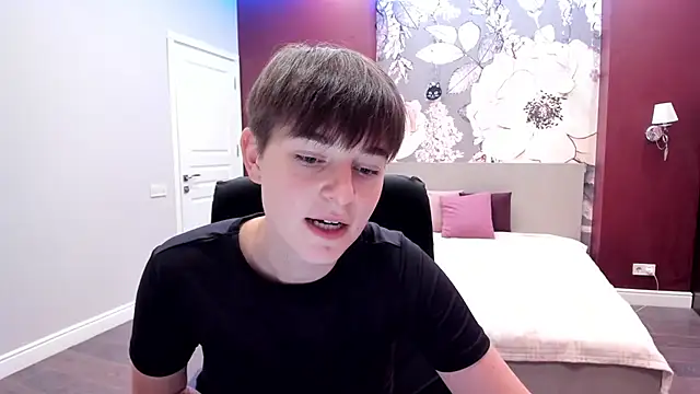 EmiliaYours online show from September 8, 2025, 3:22 pm