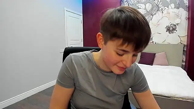 EmiliaYours online show from October 10, 2025, 1:56 pm