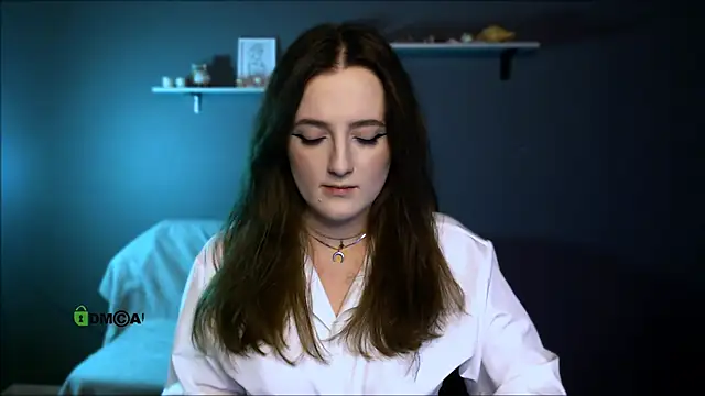 luna berryy online show from November 10, 2025, 8:25 pm