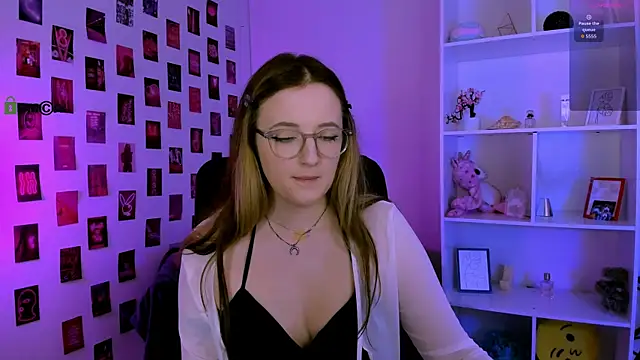 luna berryy online show from July 21, 2026, 6:53 pm