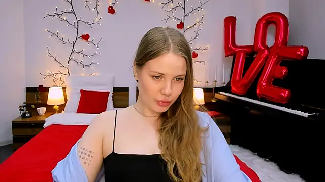 Snapshot of holy_kitty chatting on February 23, 2025, 12:30 am holy kitty online show from February 23, 2025, 12:30 am