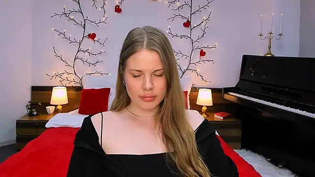 Snapshot of holy_kitty chatting on February 28, 2025, 5:26 pm holy kitty online show from February 28, 2025, 5:26 pm