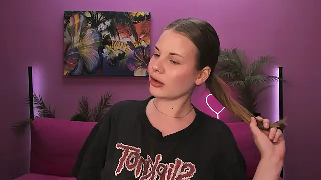 Snapshot of holy_kitty chatting on October 17, 2025, 6:17 am holy kitty online show from October 17, 2025, 6:17 am
