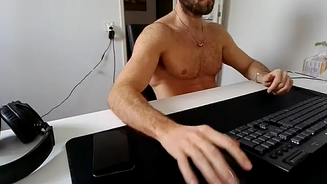 alpha-hunk online show from January 11, 2026, 11:28 am