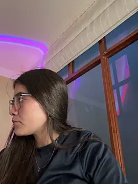 aurora divine online show from December 18, 2025, 10:57 pm