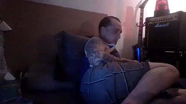 CandiedPompano online show from December 3, 2025, 2:56 am