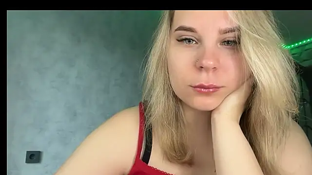 Snapshot of Thalia__Star chatting on May 15, 2026, 10:02 am Thalia Star online show from May 15, 2026, 10:02 am