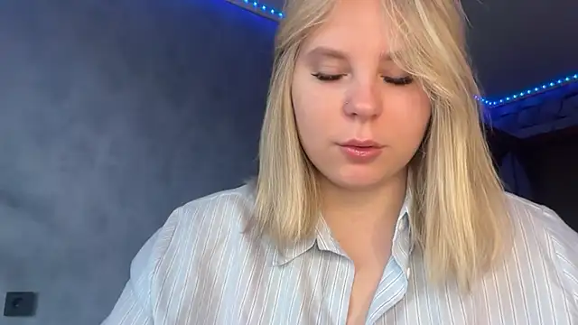 Thalia  Star online show from November 22, 2025, 9:52 am