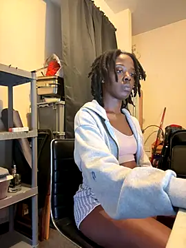 choclatepeaach online show from December 21, 2025, 9:59 pm