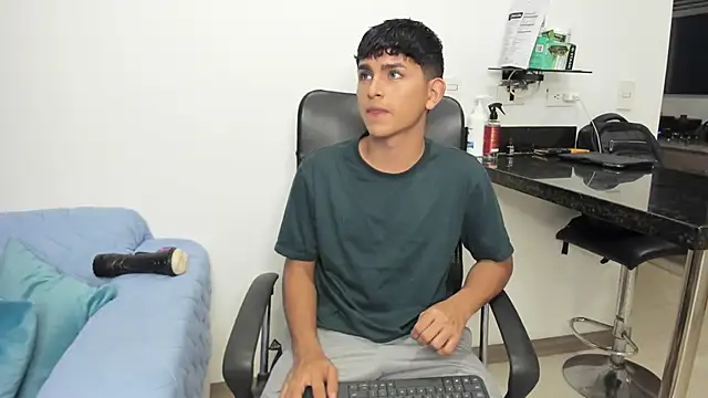 Snapshot of Lyam_ap chatting on February 6, 2025, 6:08 am Lyam ap online show from February 6, 2025, 6:08 am